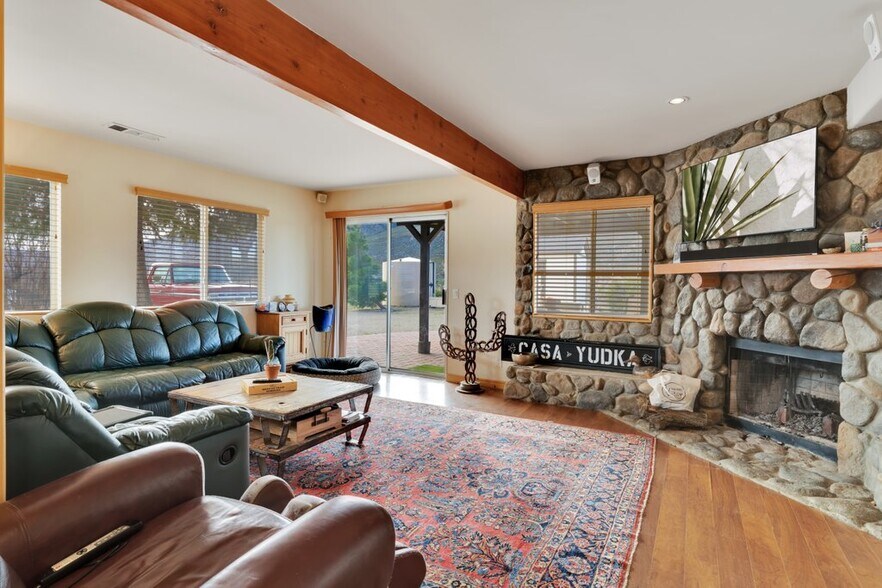 More Photos Of 70111 State Highway 74, Mountain Center Restaurant For Sale