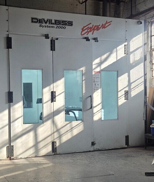 More Photos Of 369 Thomas St, Newark Auto Repair For Sale