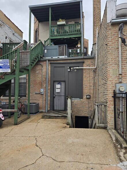 More Photos Of 5208 N Clark St, Chicago Apartments For Lease