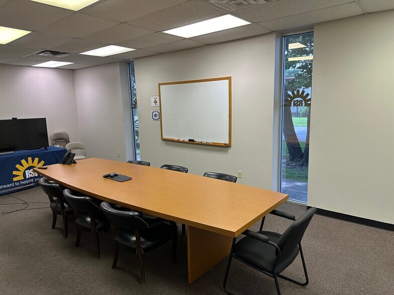 More Photos Of 13610 Rankin Cir E, Houston Warehouse For Lease