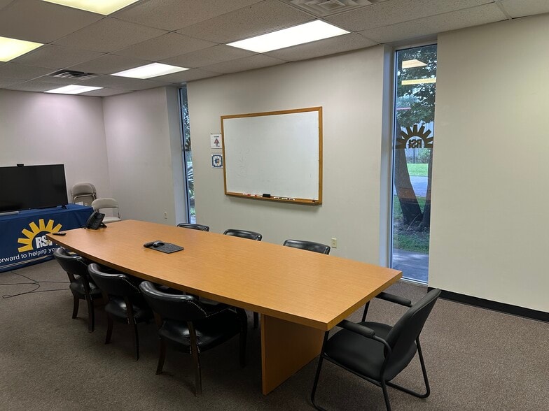 More Photos Of 13610 Rankin Cir E, Houston Warehouse For Lease