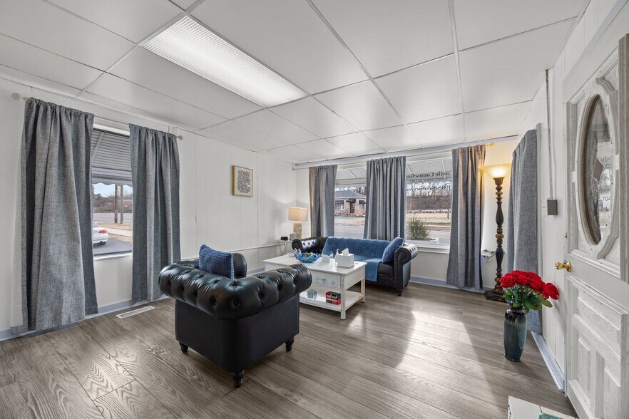 More Photos Of 1108 S Salisbury, Spencer Freestanding For Sale