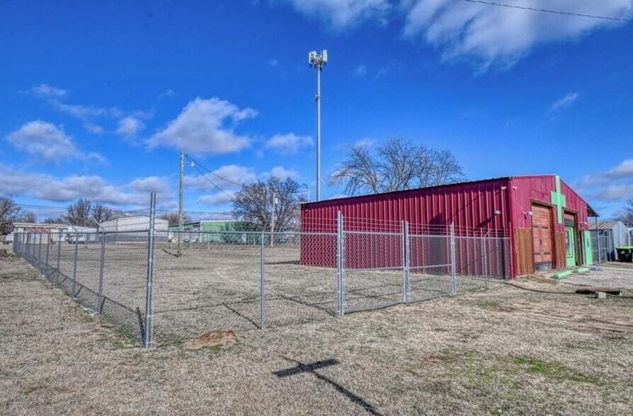 Primary Photo Of 529 Eel River St, Purcell Flex For Sale