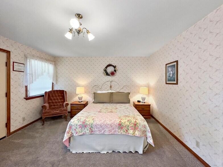 More Photos Of 577 Main St, Ferndale General Retail For Sale