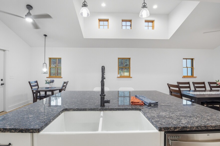 More Photos Of 1636 Lakemoor Dr, Florissant Specialty For Sale