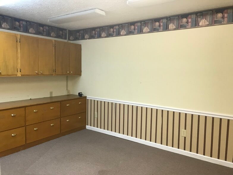 More Photos Of 1141 Cochran Hwy, Eastman Showroom For Sale