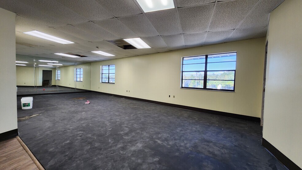 More Photos Of 1108 Commercial Way, Spring Hill Freestanding For Lease