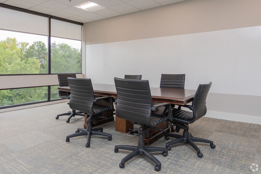 More Photos Of 3300 Battleground Ave, Greensboro Office For Lease