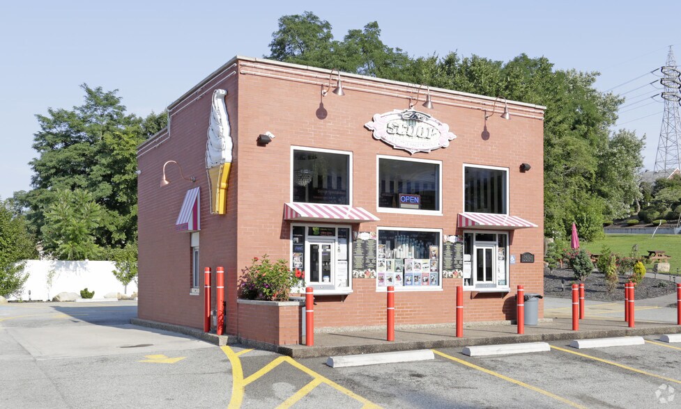 Primary Photo Of 5384 Mifflin Rd, Pittsburgh Fast Food For Sale