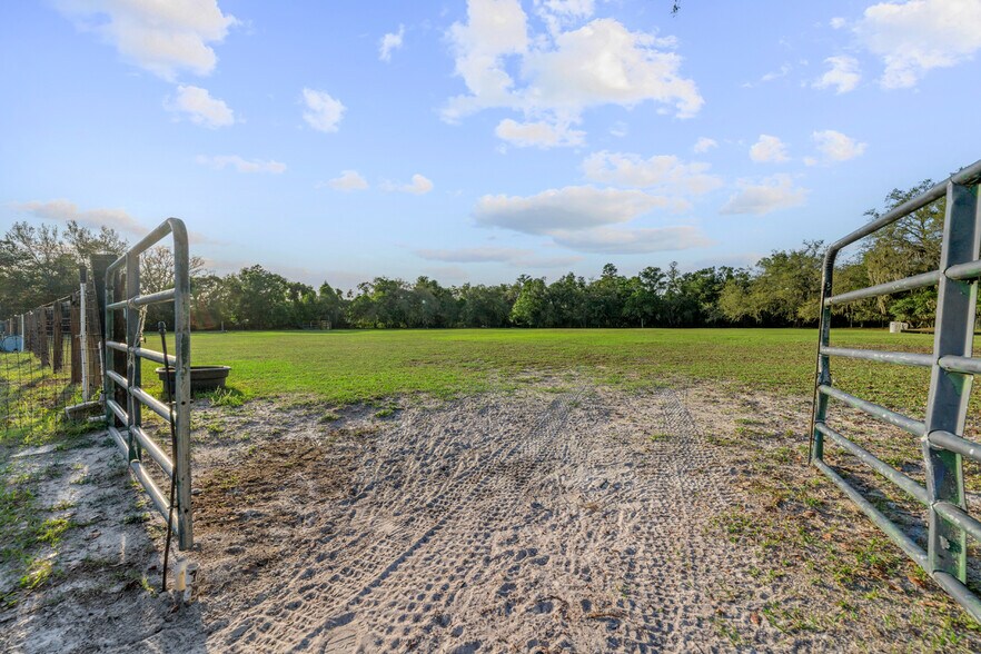 More Photos Of 7705 Gardner Rd, Tampa Specialty For Sale