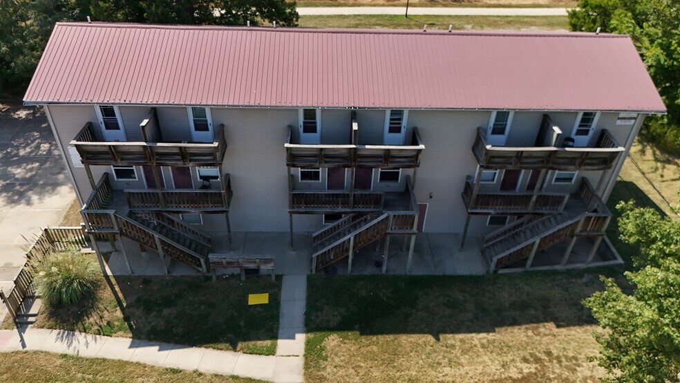 Primary Photo Of 600 S Washington St, Carbondale Apartments For Sale