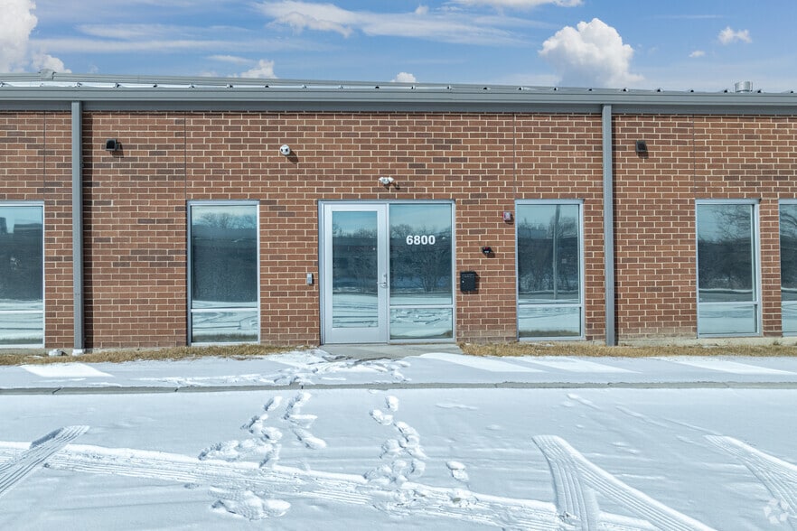 More Photos Of 6800 S River Rd, Hodgkins Truck Terminal For Sale