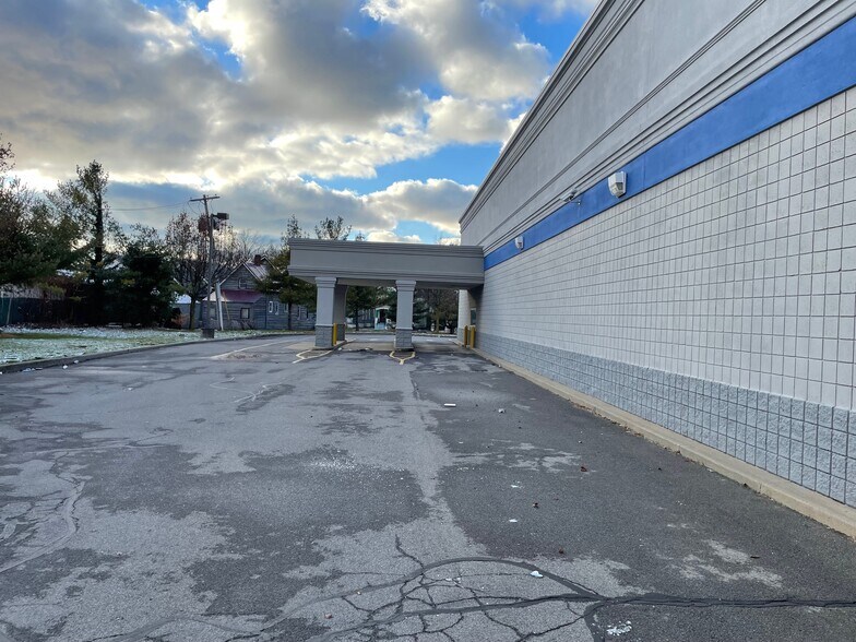 More Photos Of 1625 Broadway St, Buffalo General Retail For Sale