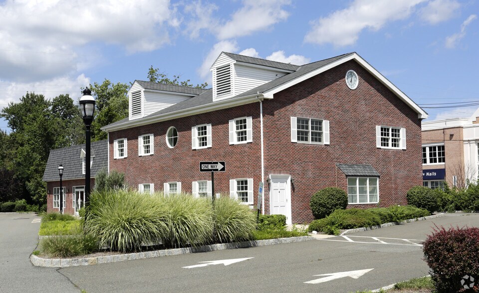 More Photos Of 551 Passaic Ave, West Caldwell Freestanding For Lease
