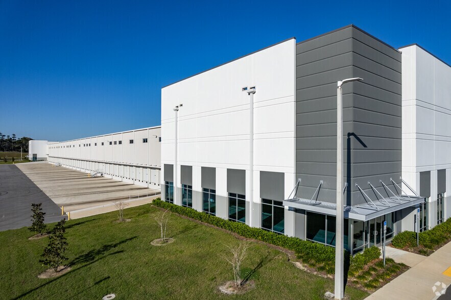 More Photos Of 2796 NW 35th St, Ocala Distribution For Lease