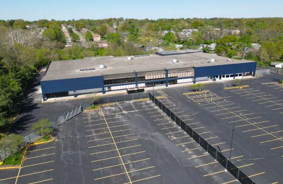 More Photos Of 6401 Colerain Ave, Cincinnati Supermarket For Sale