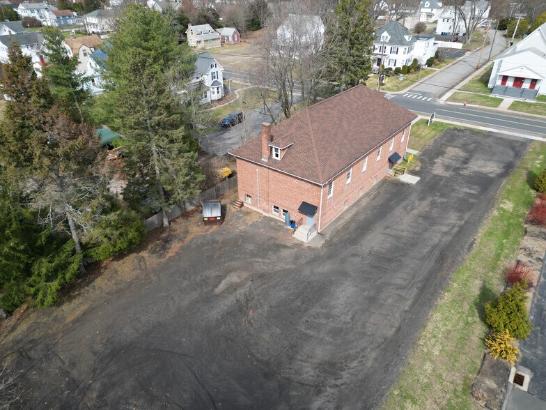 More Photos Of 43 Naubuc Ave, Glastonbury Flex For Sale