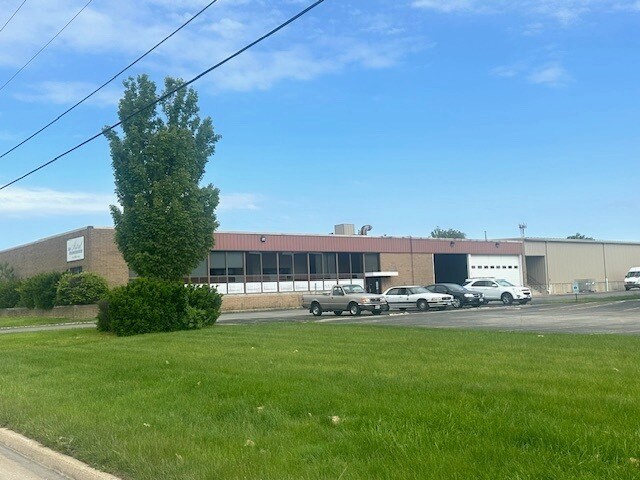 More Photos Of 2315 W Altorfer Dr, Peoria Warehouse For Sale