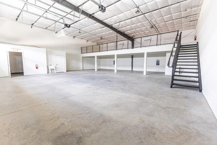 More Photos Of 11089 N US Highway 301, Oxford Light Manufacturing For Lease