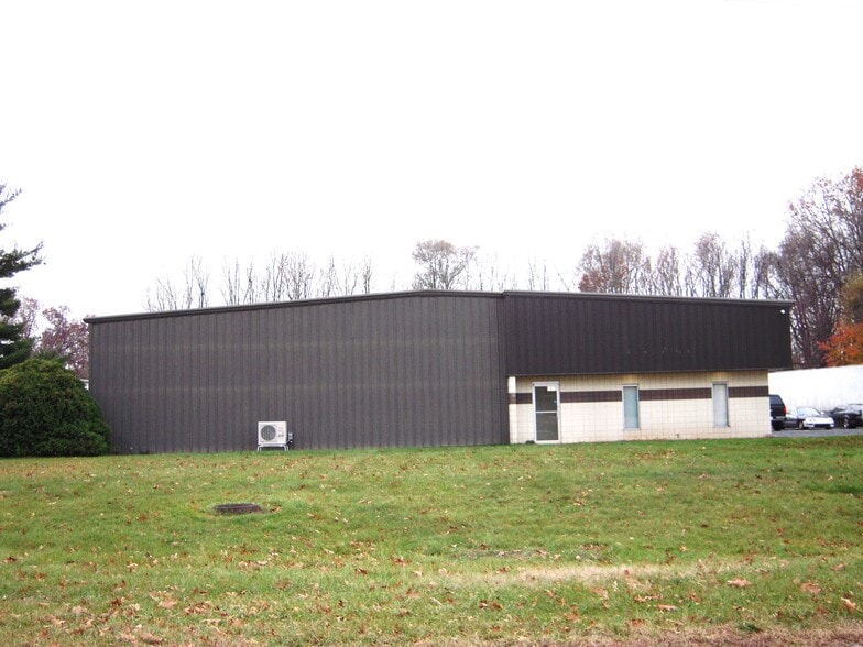 More Photos Of 3505 Cooper Dr, Elkhart Warehouse For Sale