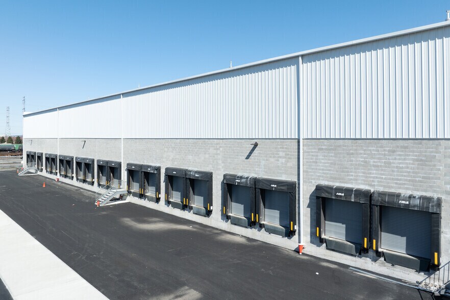 More Photos Of 6001 Tonnelle Ave, North Bergen Warehouse For Lease