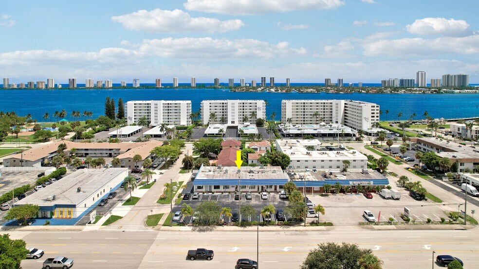 Primary Photo Of 415 Federal Hwy, Lake Park General Retail For Sale