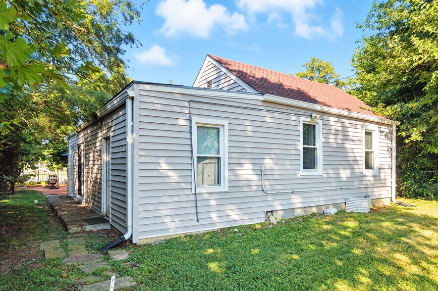 More Photos Of 409 Marquette Dr, Louisville Office For Sale