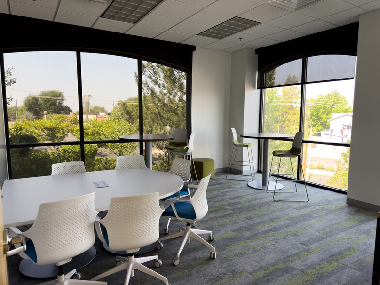 More Photos Of 7440 S Creek Rd, Sandy Office For Lease