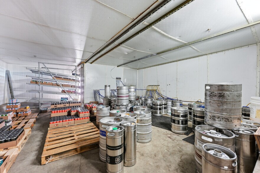 More Photos Of 89 Baldwin St, West Springfield Manufacturing For Sale