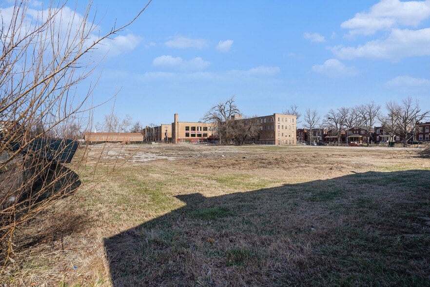 More Photos Of 4253 Clarence Blf, Saint Louis Specialty For Sale