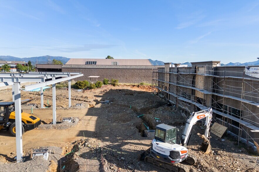 More Photos Of 1101 Twin View Blvd, Redding Service Station For Sale