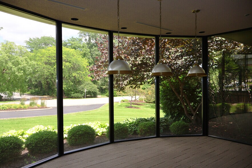 More Photos Of 1712 Magnavox Way, Fort Wayne Office For Lease