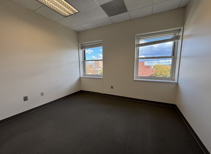 More Photos Of 123 E Main St, Charlottesville Coworking Space