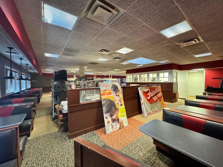 More Photos Of 408 Market Square Dr, Maysville Restaurant For Sale