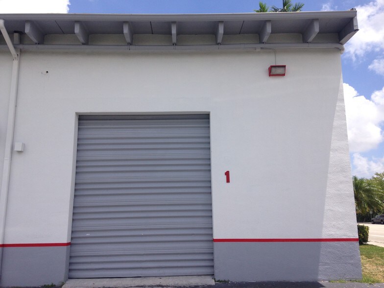 More Photos Of 7311-7323 NW 12th St, Miami Light Distribution For Sale