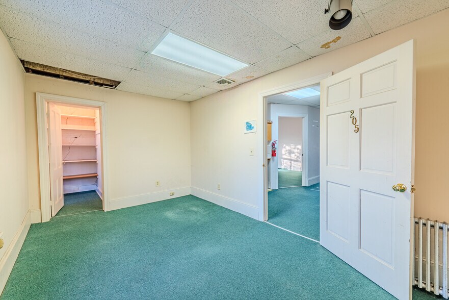 More Photos Of 177 W High St, Somerville Medical For Sale