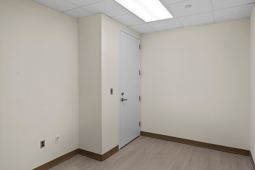 More Photos Of 14325 Willard Rd, Chantilly Office For Lease