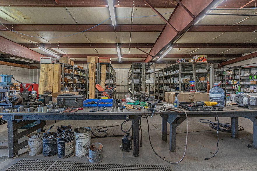 More Photos Of 700 N Main St, Lexington Warehouse For Lease