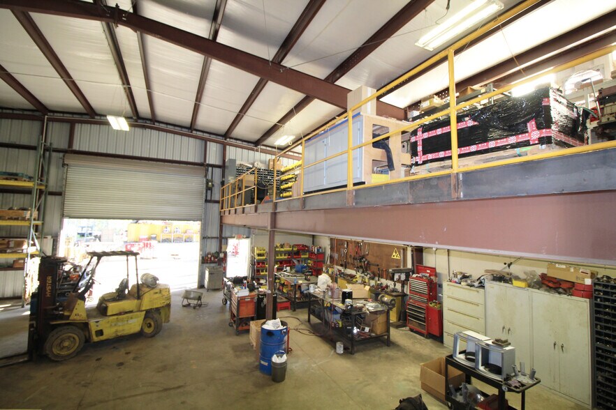 More Photos Of 5011 Vernon Rd, Jacksonville Manufacturing For Lease