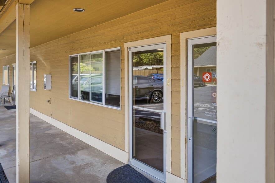 More Photos Of 600 NE Savannah Dr, Bend General Retail For Lease