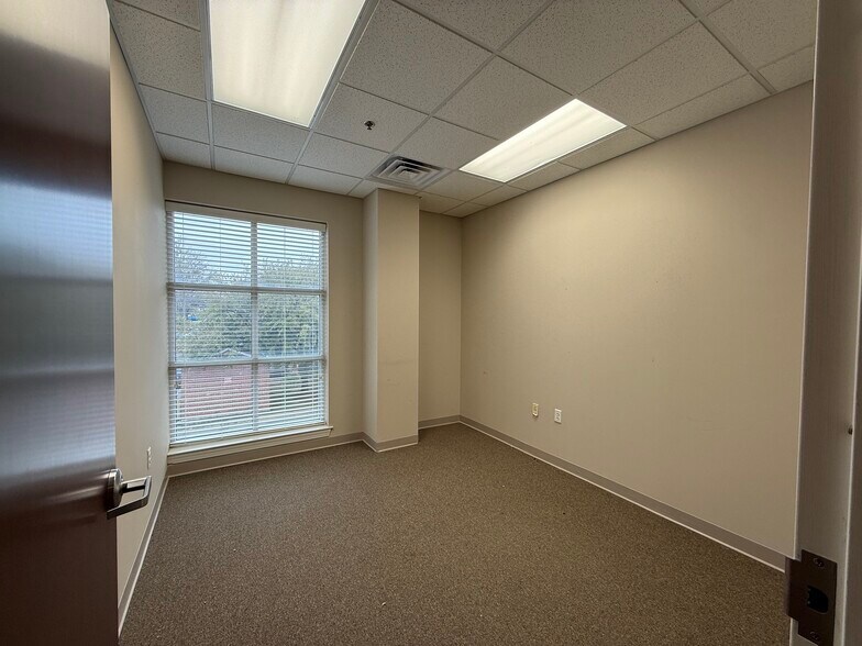 More Photos Of 639 Executive Pl, Fayetteville Medical For Lease