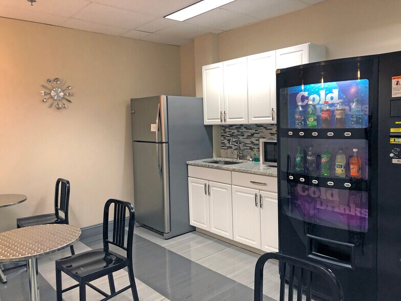 More Photos Of 166 S River Rd, Bedford Medical For Lease