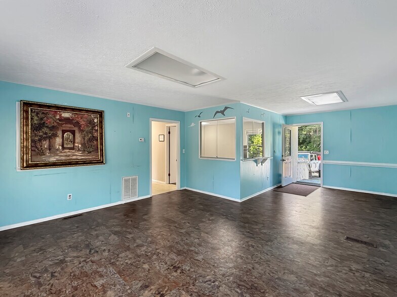 More Photos Of 420 Durant St, South Hill Office For Sale