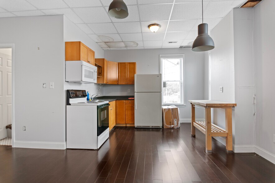 More Photos Of 5500 Harford Rd, Baltimore Freestanding For Sale