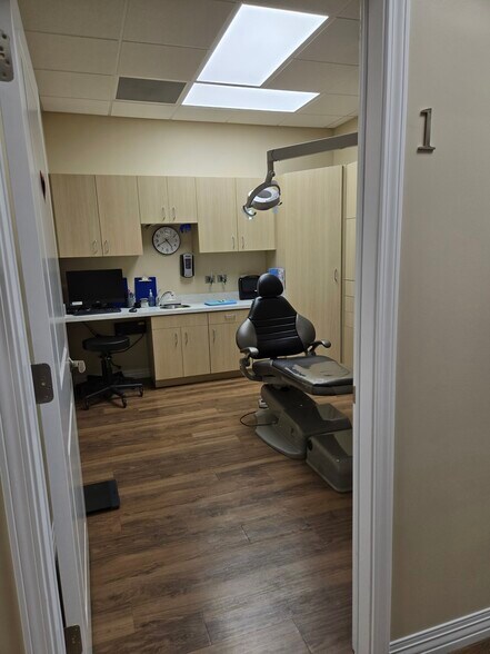 More Photos Of 13555 Automobile Blvd, Clearwater Medical For Lease