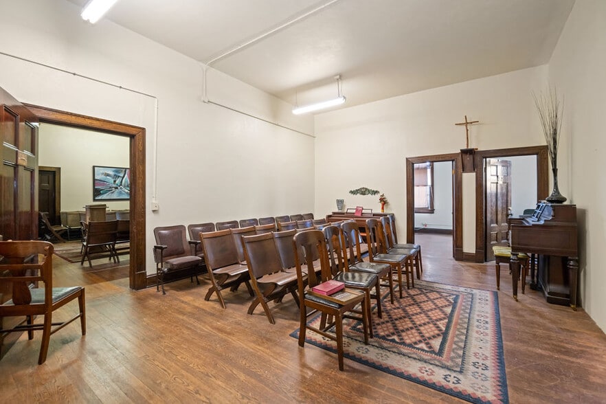 More Photos Of 501 Elizabeth St, Charleston Flex For Sale