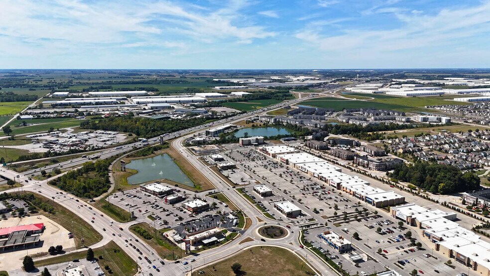 More Photos Of 6054 Gateway Dr, Whitestown Medical For Lease