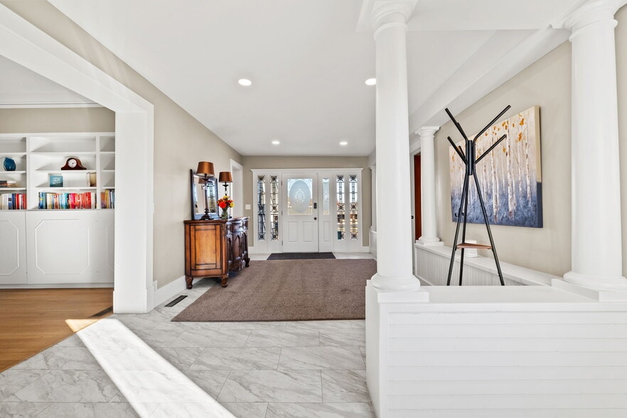 More Photos Of 2049 S Brentwood Blvd, Springfield Office For Sale