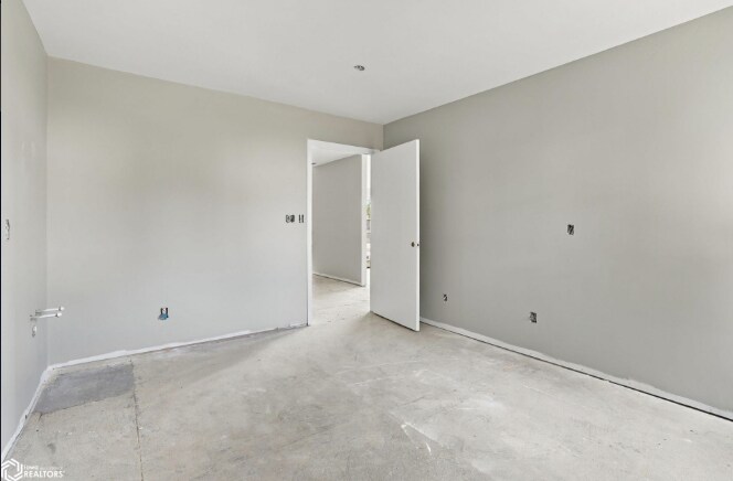 More Photos Of 1307 Broadway St, West Burlington Freestanding For Sale