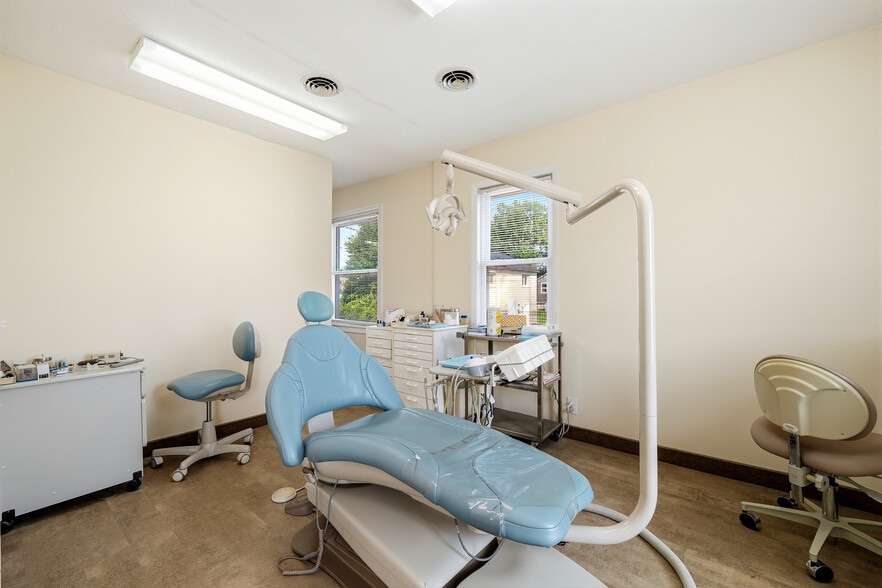 More Photos Of 4910 Maccorkle Ave SW, Charleston Medical For Sale